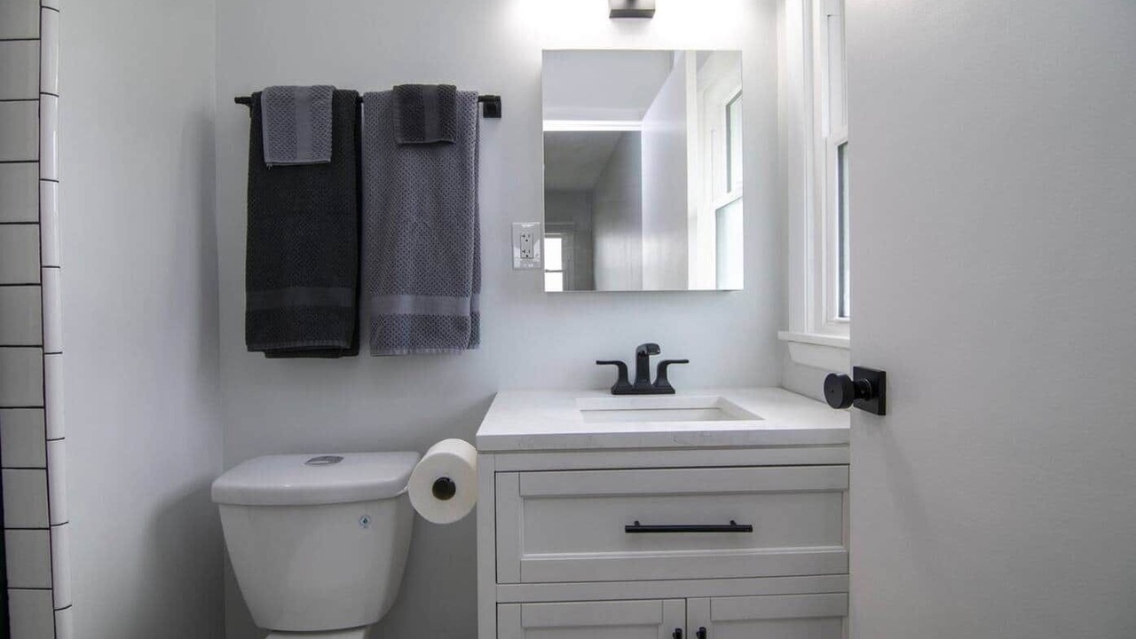 Photo of Bathroom in Elk Grove Village