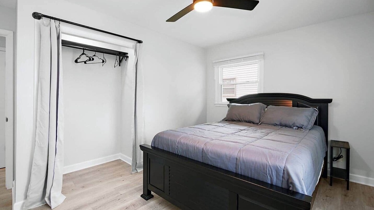 Photo of Bedroom in Elk Grove Village