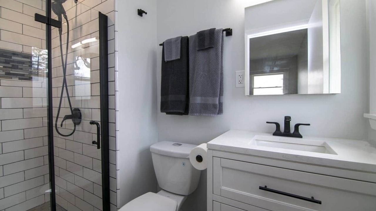 Photo of Bathroom in Elk Grove Village