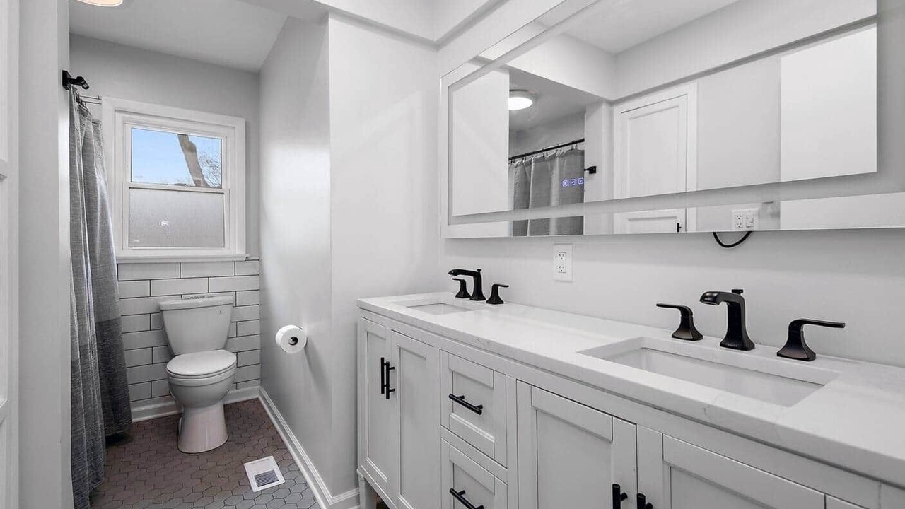 Photo of Bathroom in Elk Grove Village