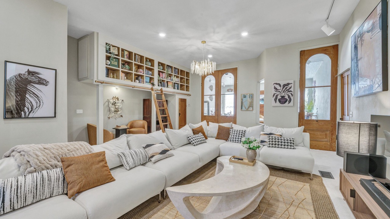 Photo of Livingroom in Pilot Point