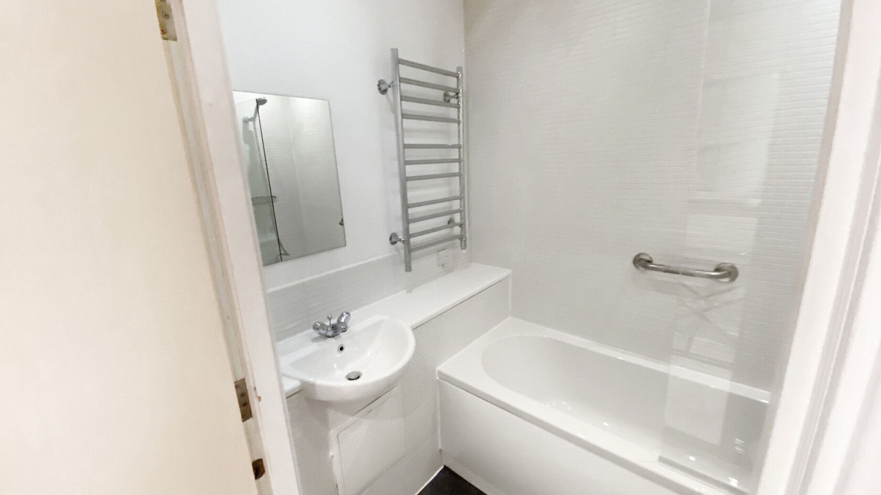 Photo of Bathroom in City Centre Glasgow