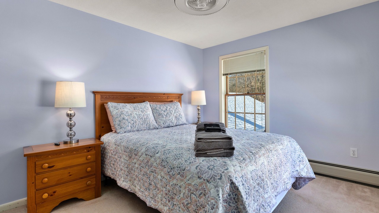 Photo of Bedroom in Lee