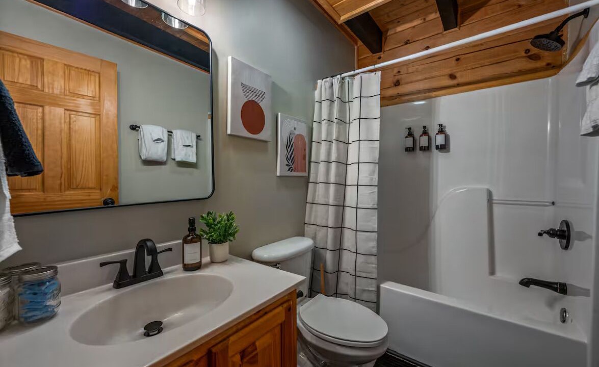 Photo of Bathroom in Pigeon Forge