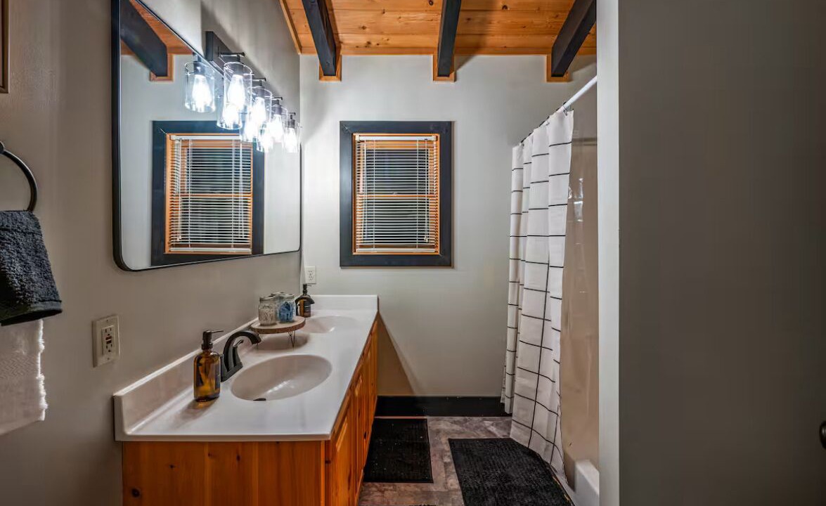 Photo of Bathroom in Pigeon Forge