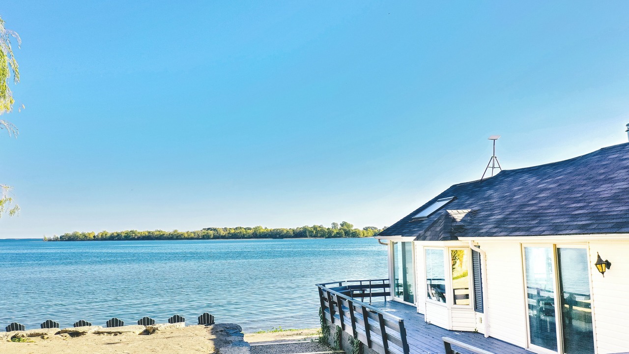 Photo of Patio Balcony in Waupoos