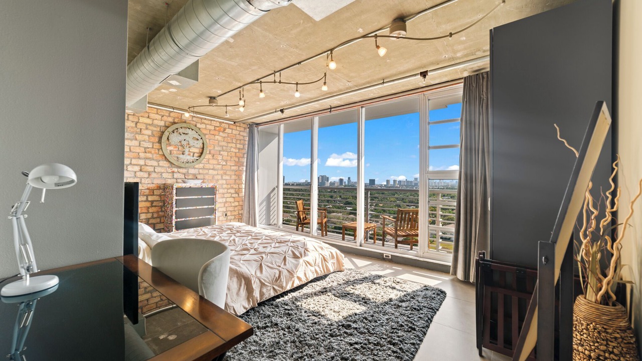 Photo of Bedroom in Downtown Hollywood