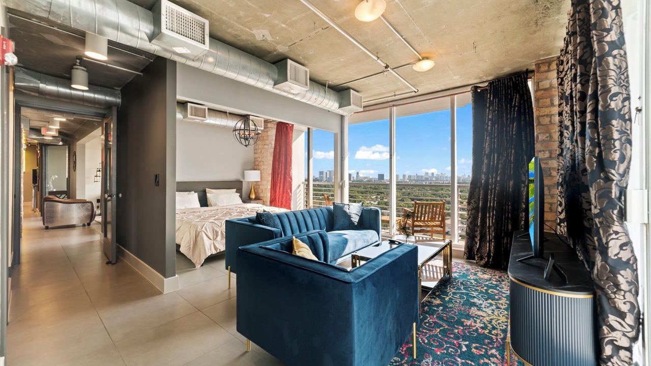 Photo of Bedroom in Downtown Hollywood