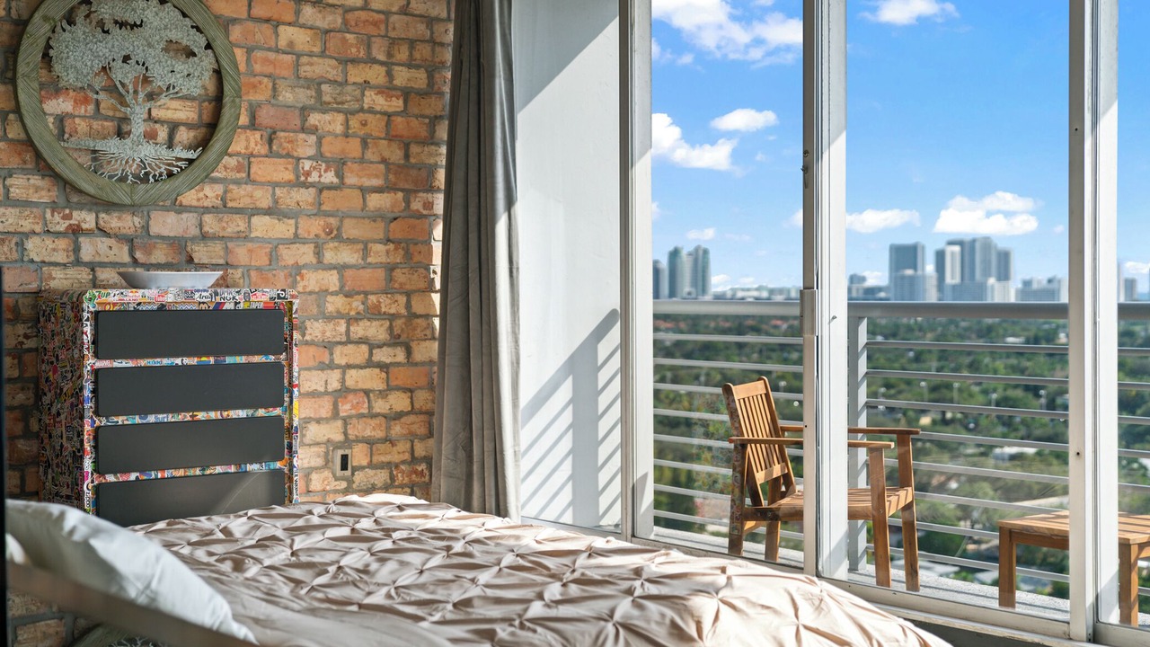Photo of Bedroom in Downtown Hollywood