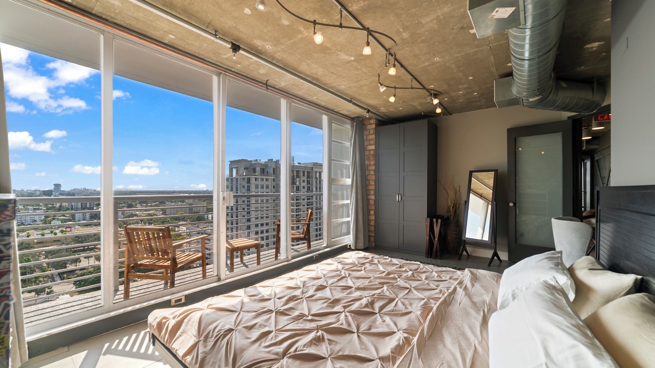 Photo of Bedroom in Downtown Hollywood