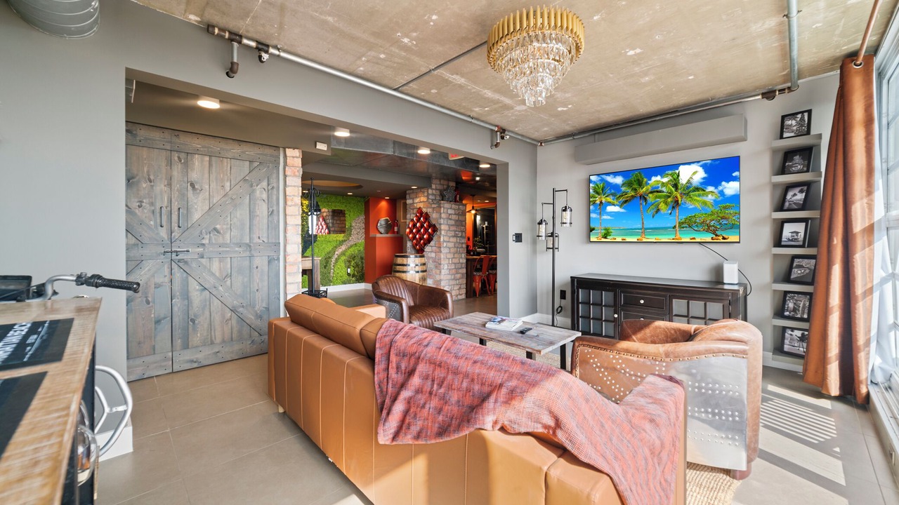 Photo of Livingroom in Downtown Hollywood