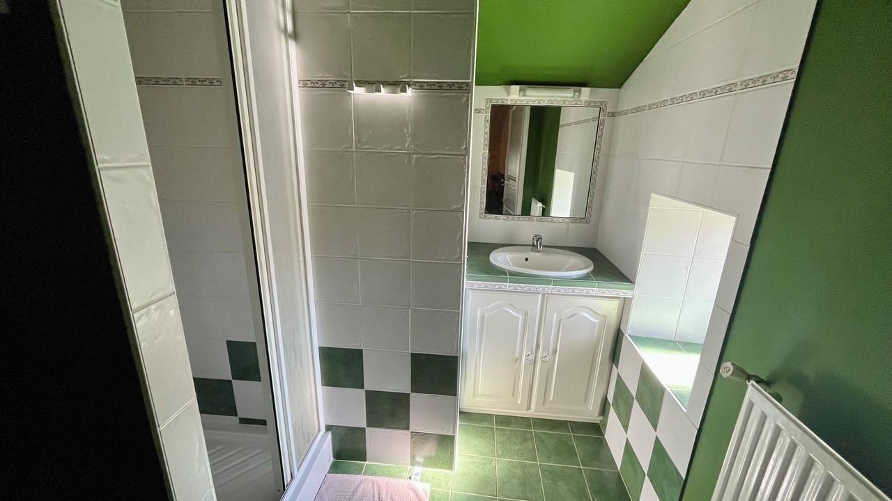 Photo of Bathroom in Nalliers