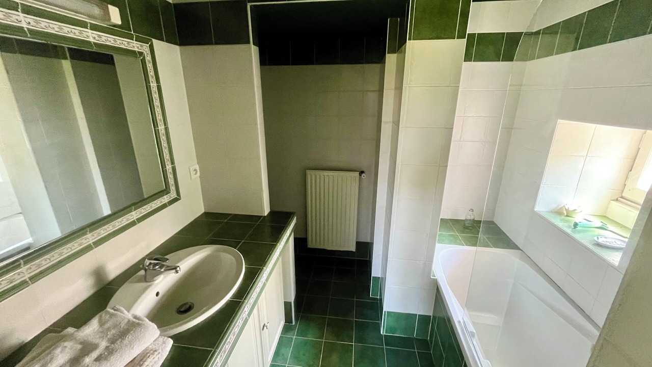 Photo of Bathroom in Nalliers