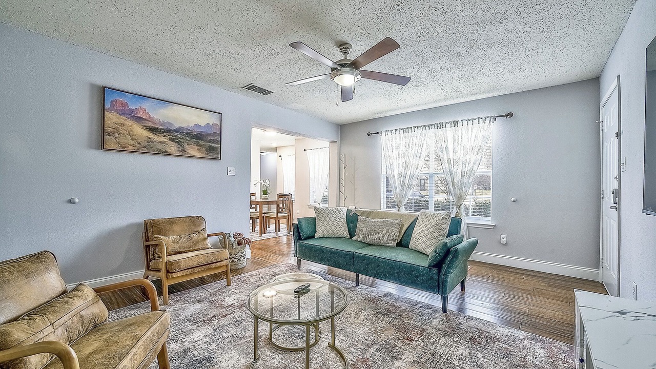 Photo of Livingroom in Irving