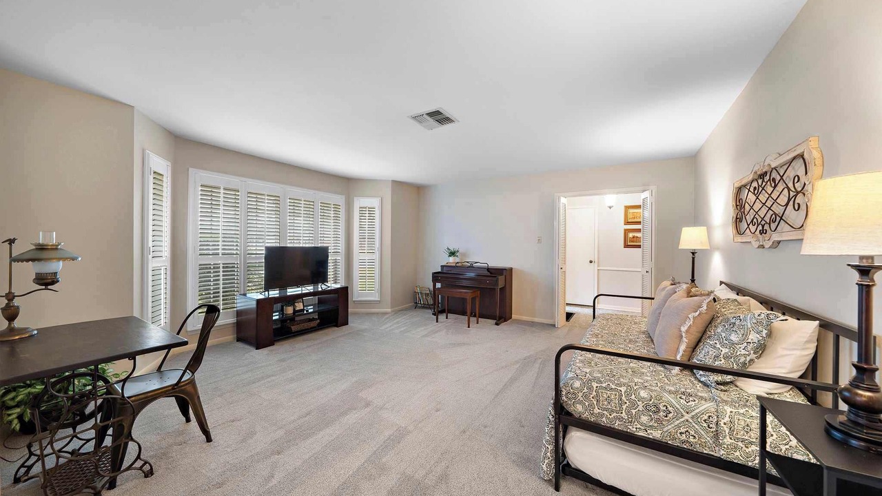 Photo of Livingroom in Baytown