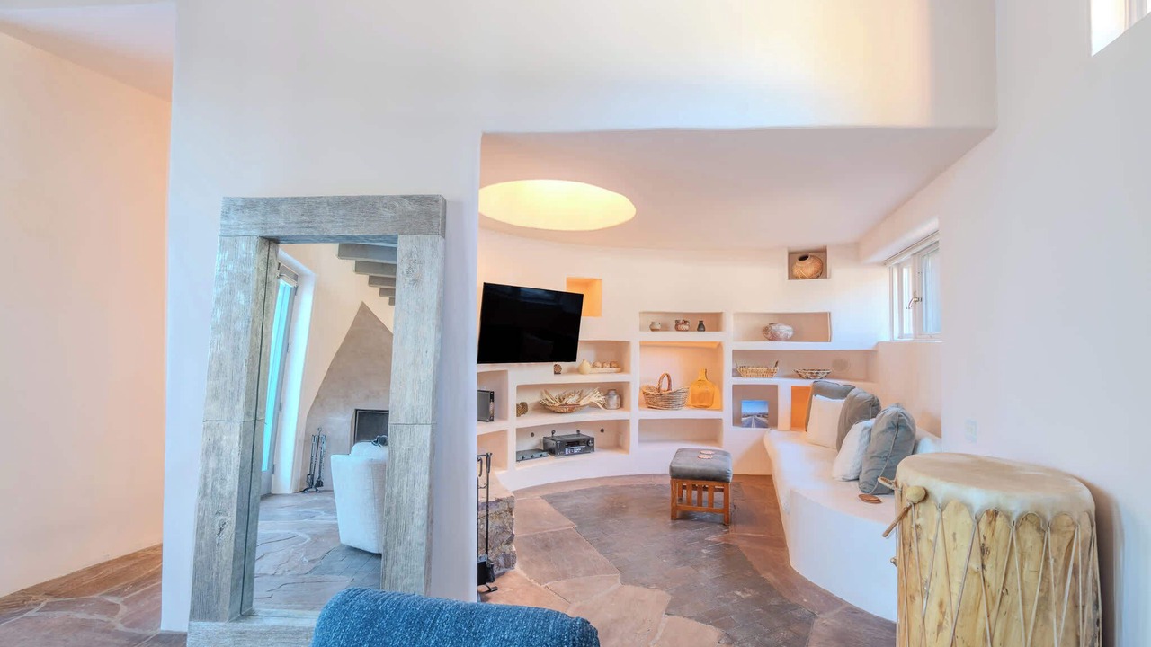 Photo of Livingroom in Historic Eastside