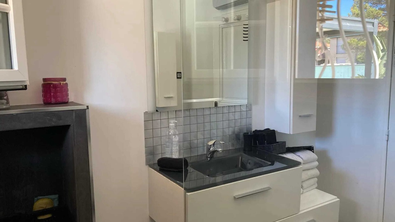 Photo of Bathroom in Chateauneuf-les-Martigues