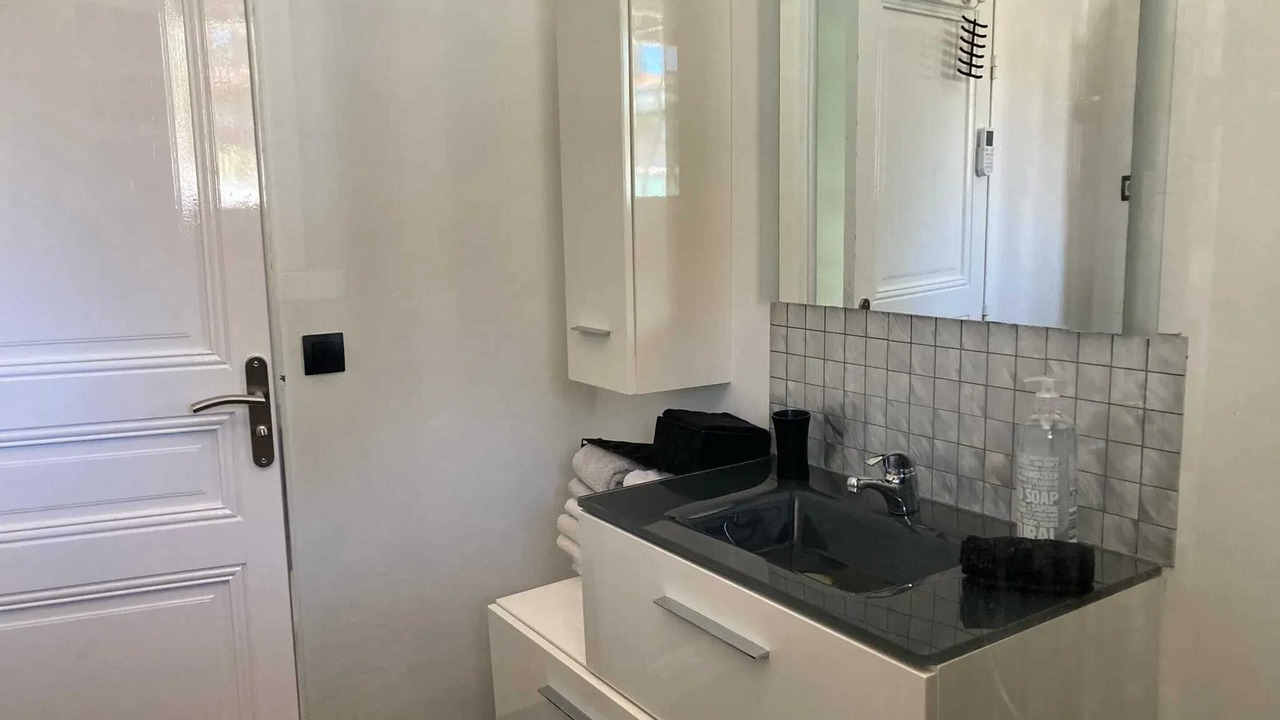 Photo of Bathroom in Chateauneuf-les-Martigues