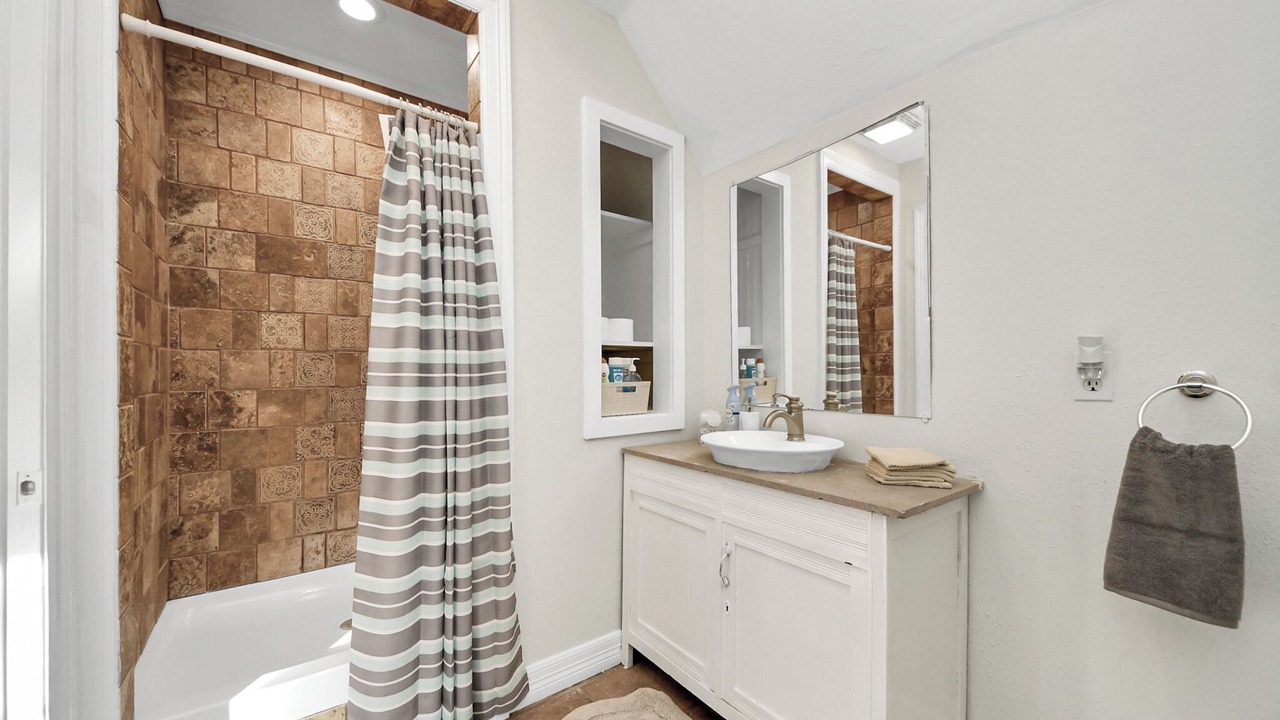 Photo of Bathroom in Grogan's Mill