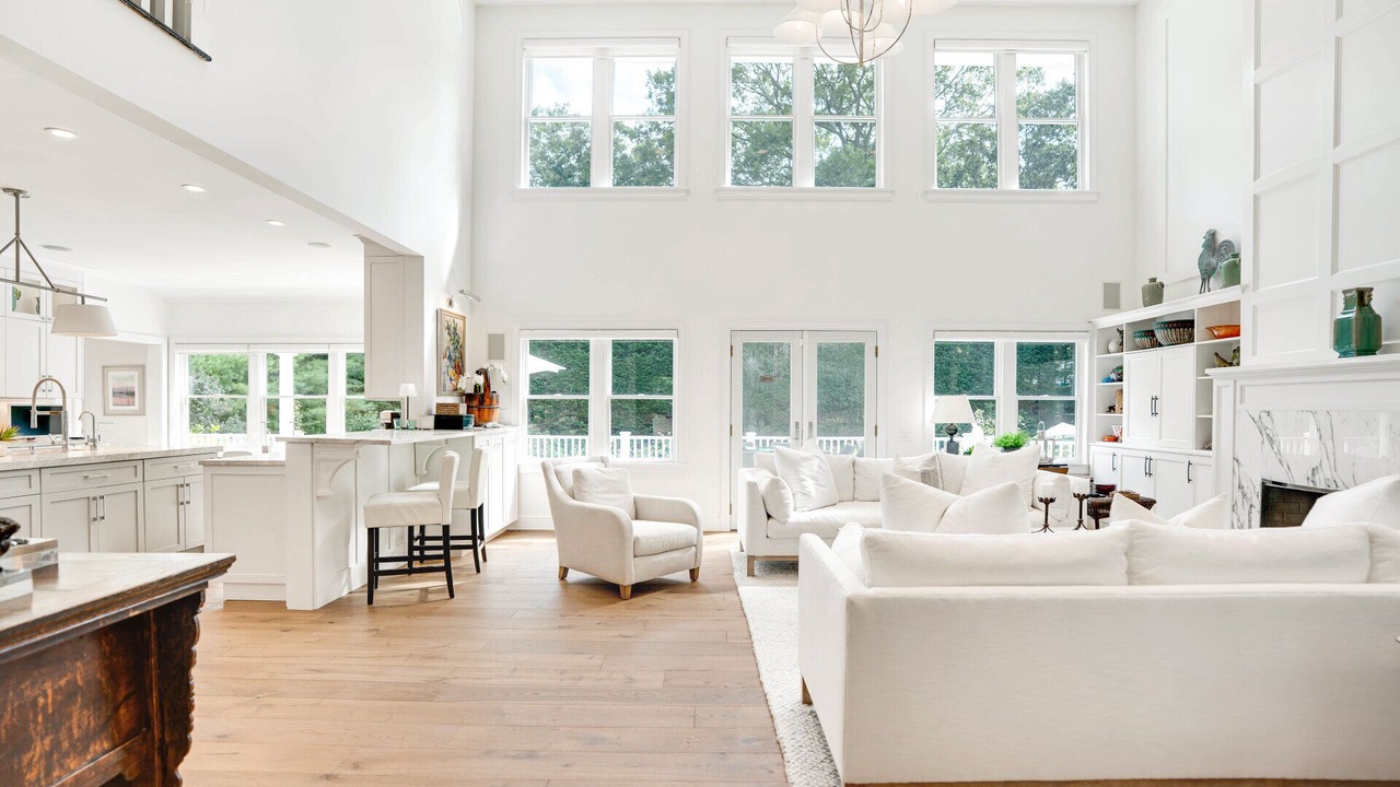 Photo of Livingroom in Northwest Harbor