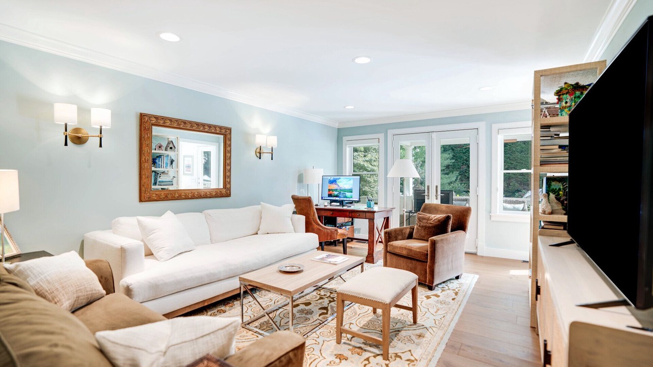Photo of Livingroom in Northwest Harbor