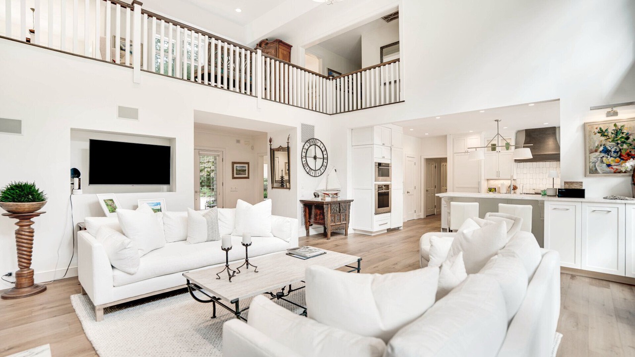 Photo of Livingroom in Northwest Harbor