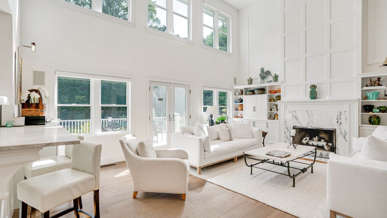 Photo of Livingroom in Northwest Harbor