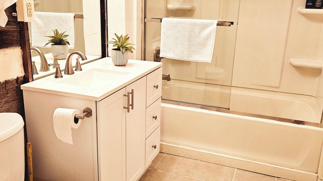 Photo of Bathroom in Head Waters