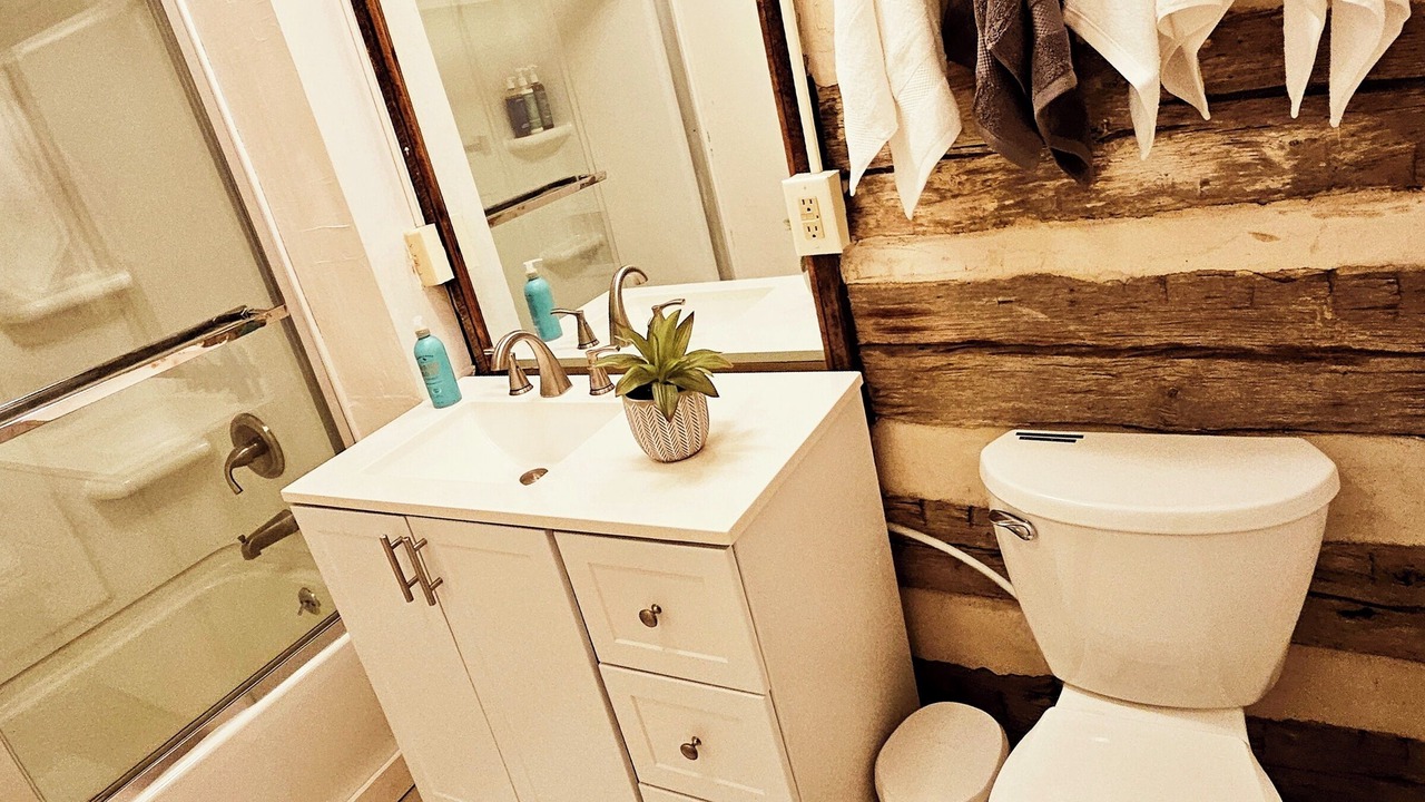 Photo of Bathroom in Head Waters