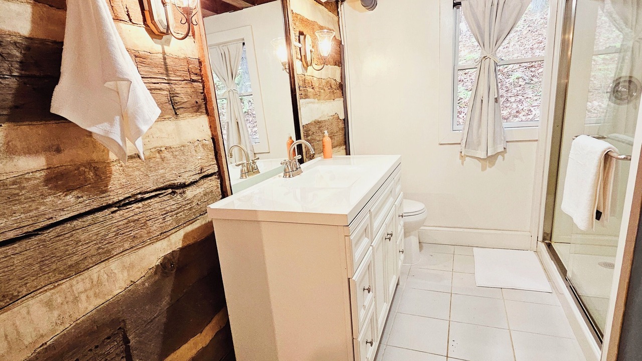 Photo of Bathroom in Head Waters
