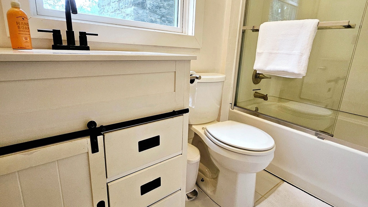 Photo of Bathroom in Head Waters