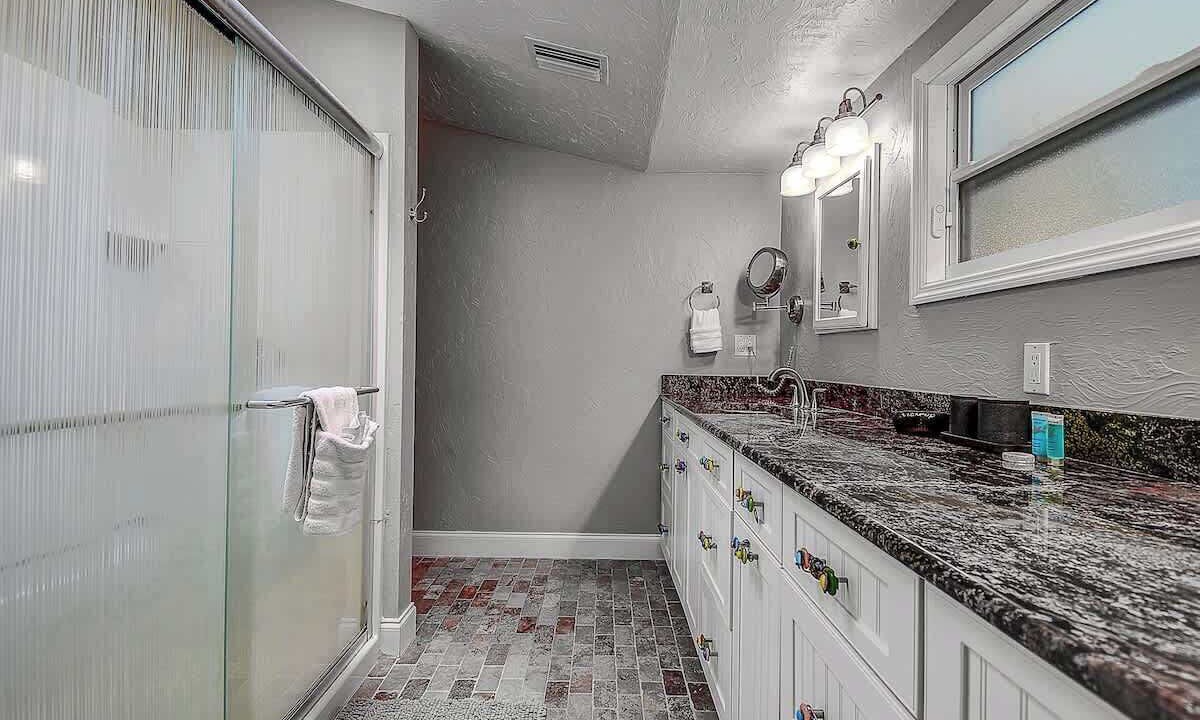 Photo of Bathroom in Arlington Park
