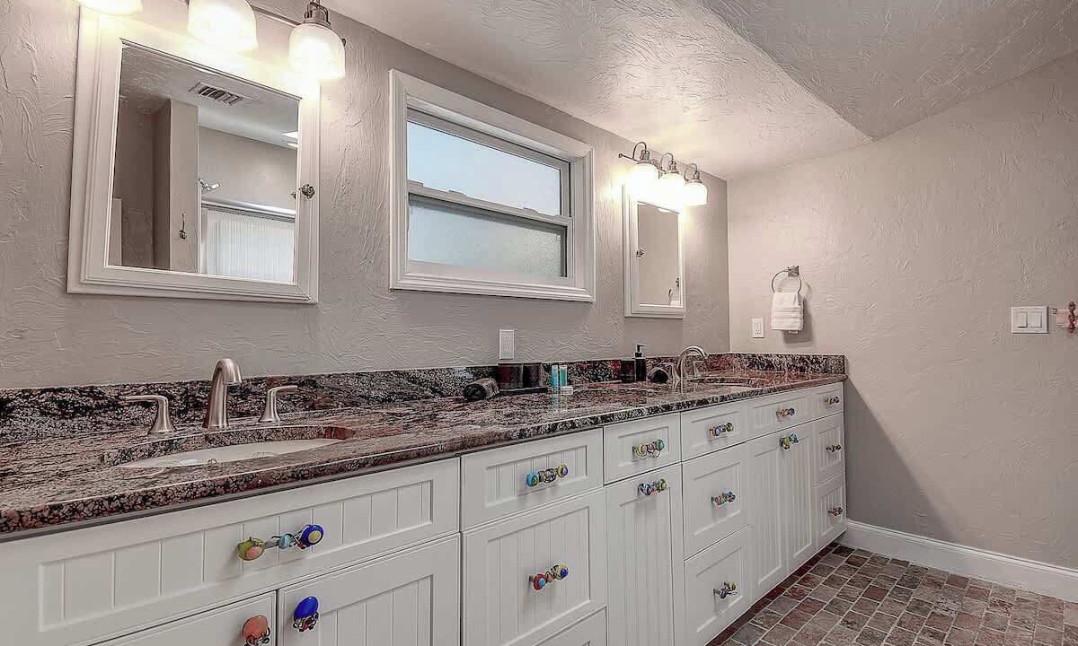 Photo of Bathroom in Arlington Park