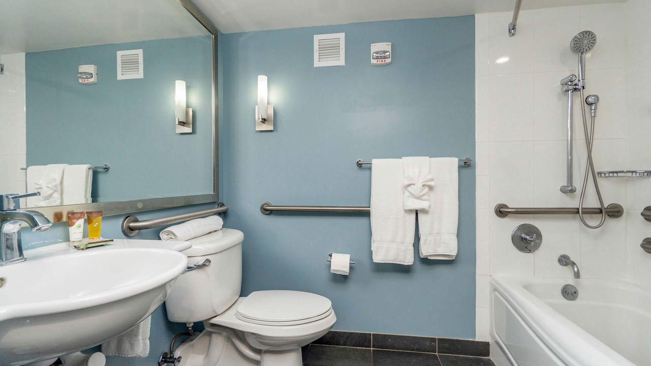 Photo of Bathroom in Ala Moana