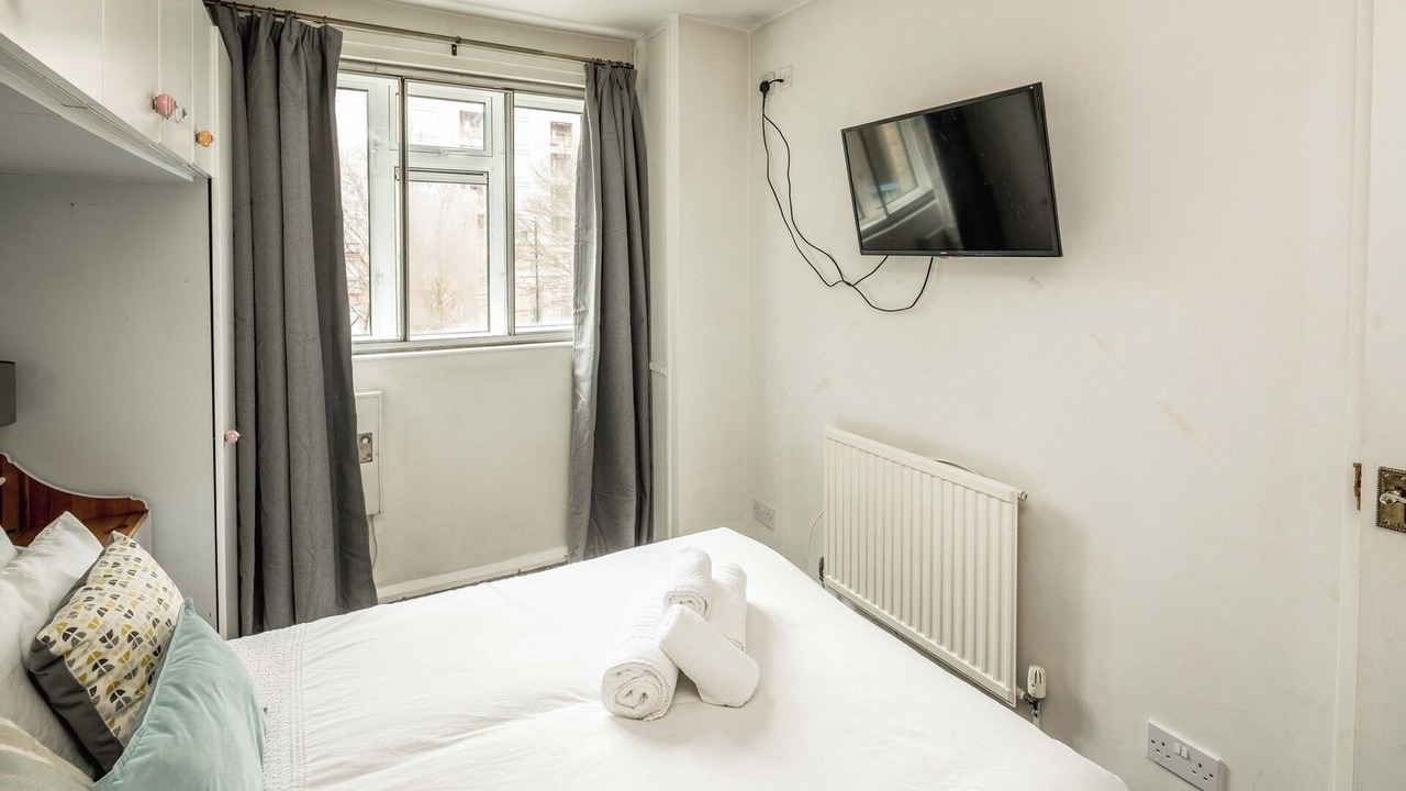 Photo of Bedroom in Tottenham Hale