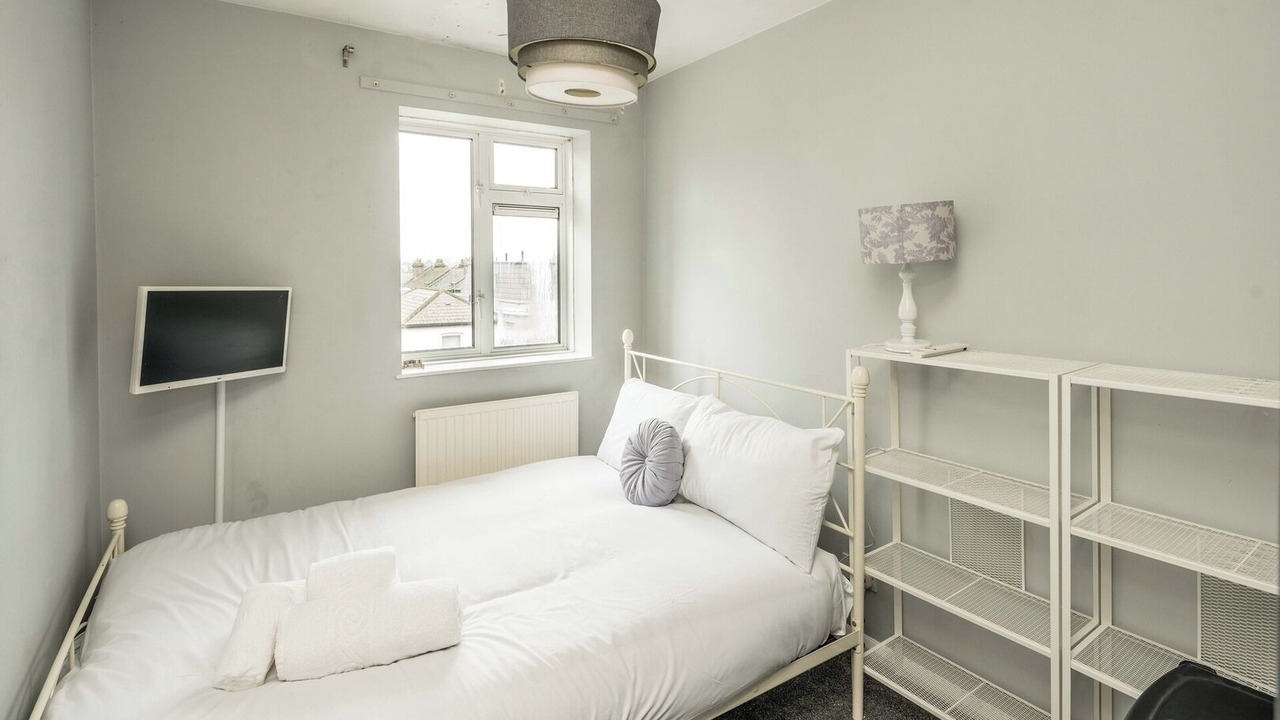 Photo of Bedroom in Tottenham Hale