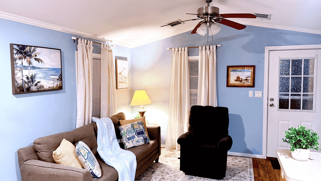 Photo of Livingroom in Seffner Community Alliance