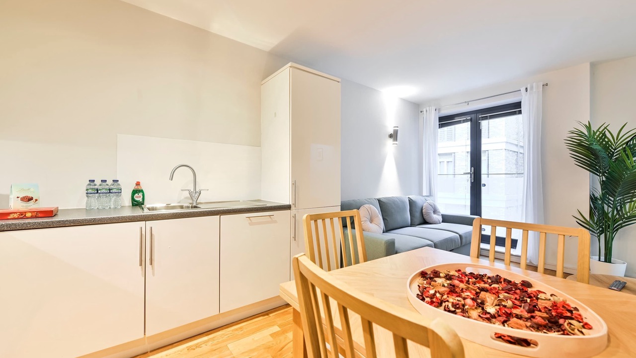 Photo of Others in Tower Hill