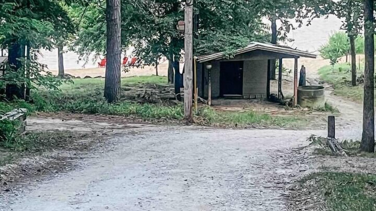 Photo of Others in Hoyt