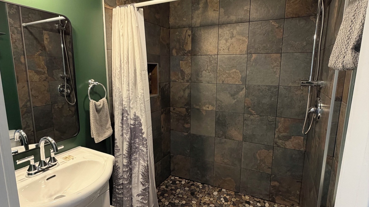 Photo of Bathroom in Alban