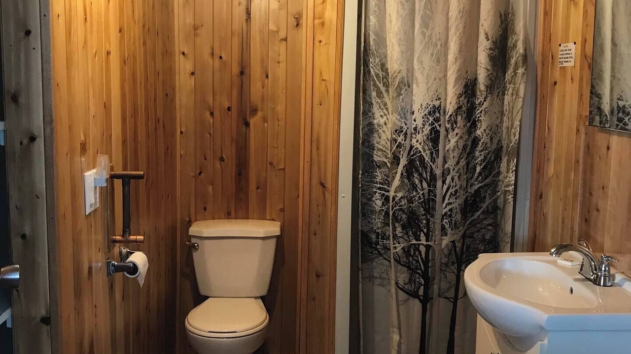 Photo of Bathroom in Alban