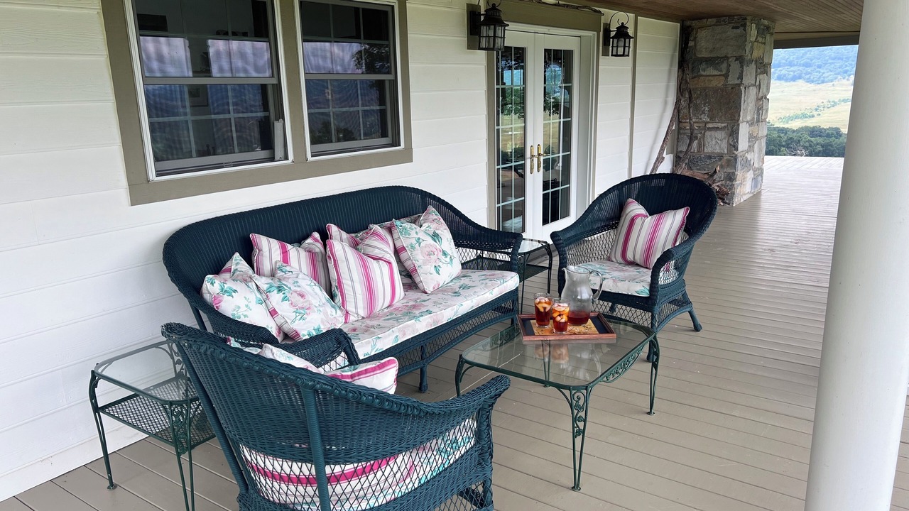 Photo of Patio Balcony in Blue Grass