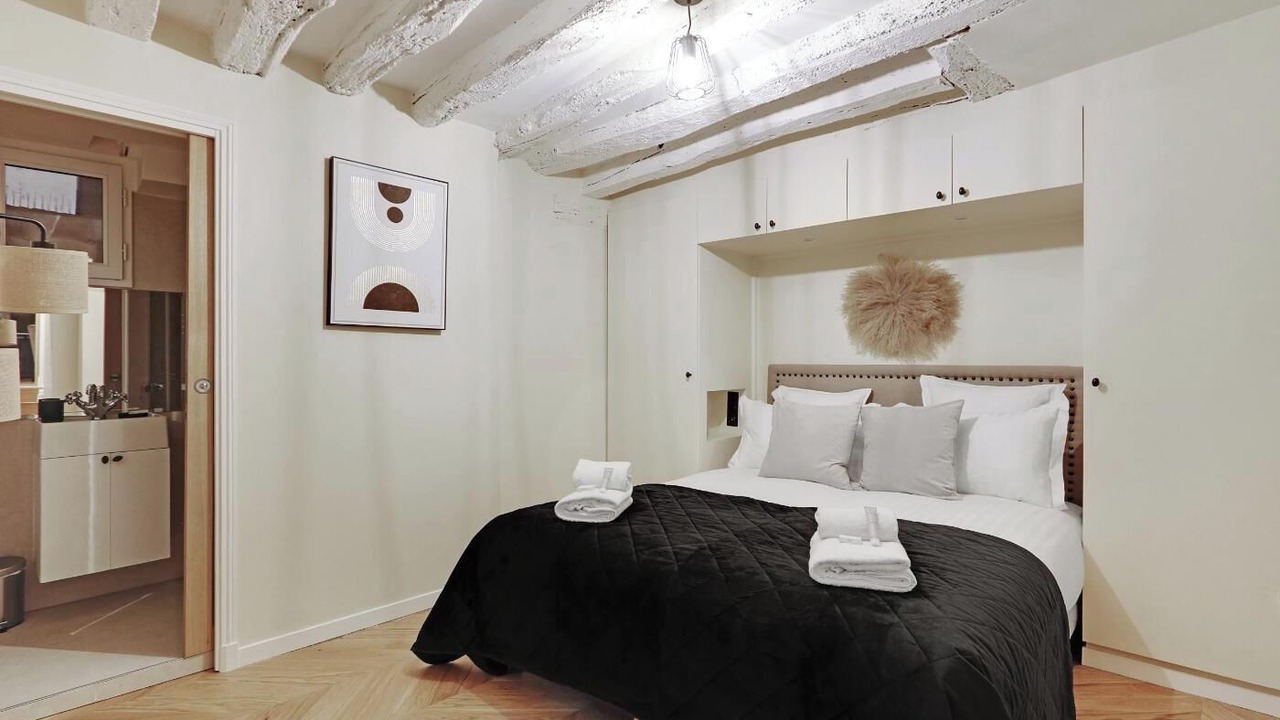 Photo of Bedroom in Arts-et-Metiers