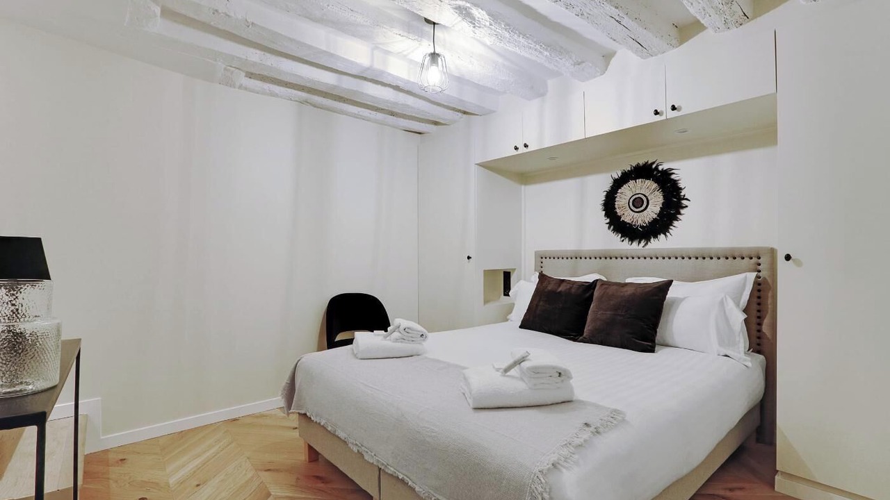 Photo of Bedroom in Arts-et-Metiers