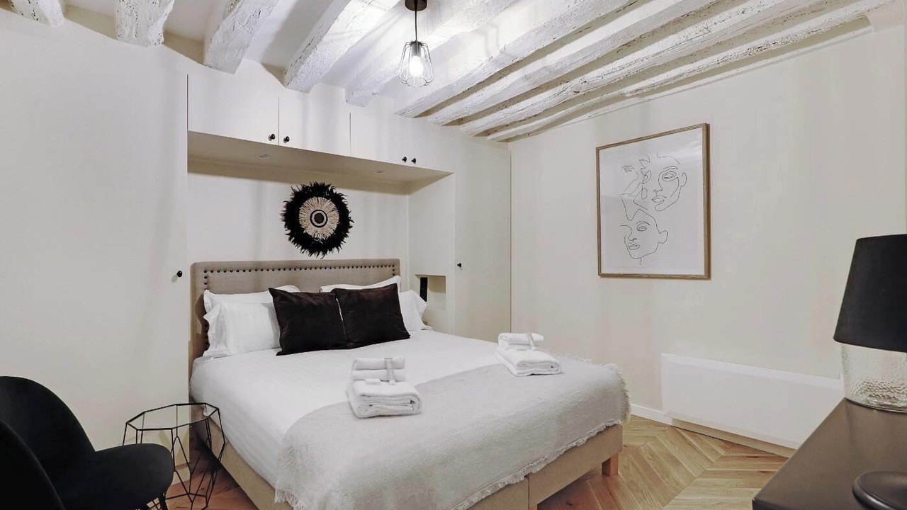 Photo of Bedroom in Arts-et-Metiers