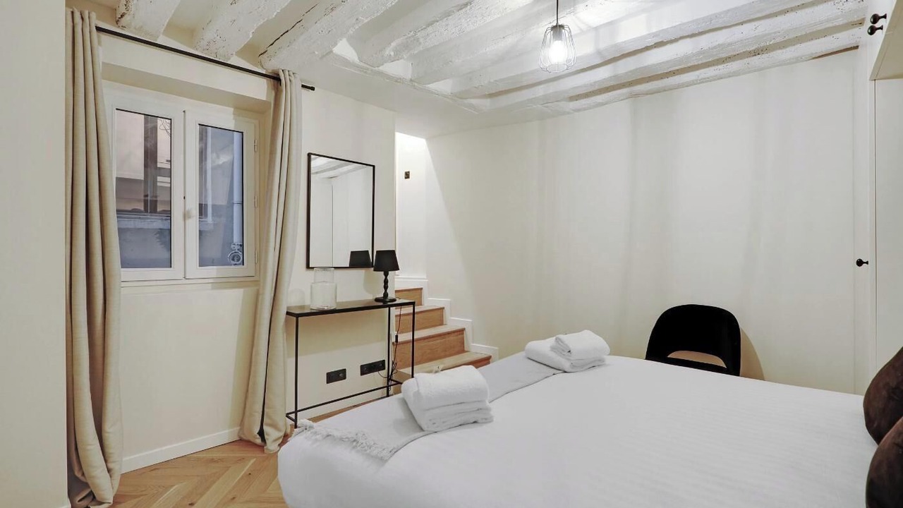 Photo of Bedroom in Arts-et-Metiers