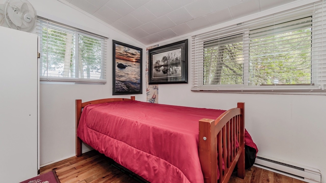 Photo of Bedroom in Colpoys Bay
