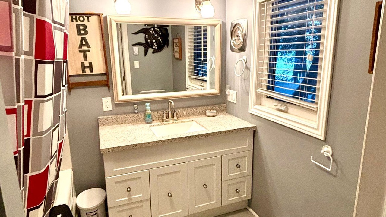 Photo of Bathroom in Colpoys Bay