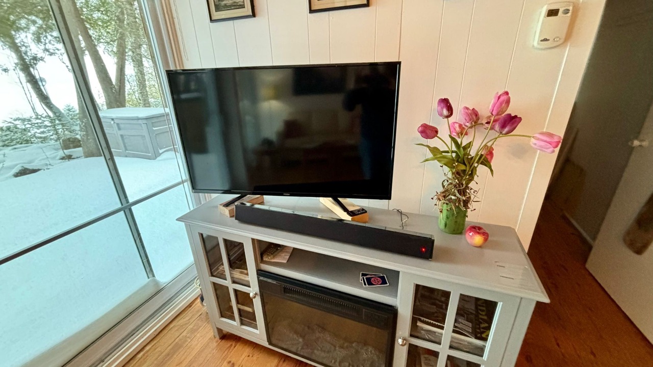 Photo of Livingroom in Colpoys Bay