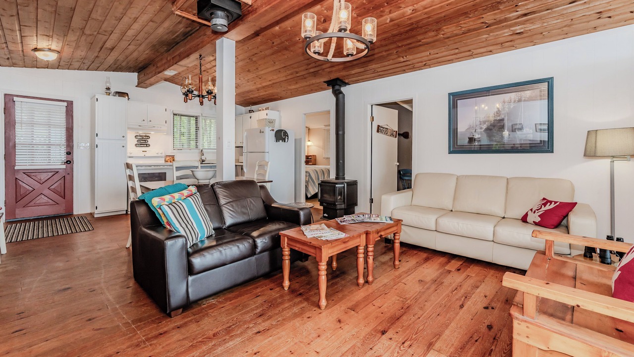 Photo of Livingroom in Colpoys Bay